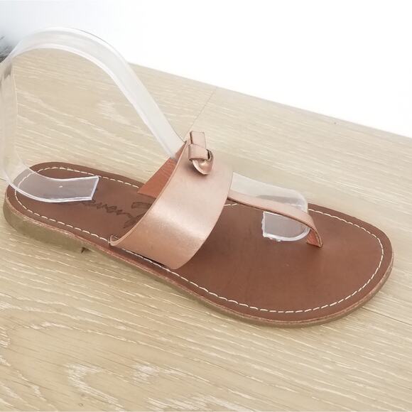Seven 7  | Rose Gold Thong Sandals Flats 8 - Picture 7 of 7